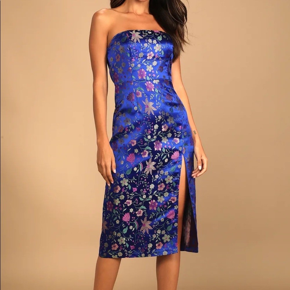 NWT Lulu’s blue embroidered midi dress